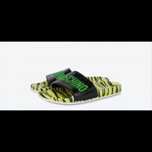 Moschino pool slides for Men Eu 44 us 11